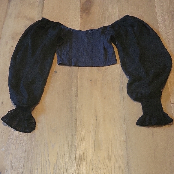 Urban Outfitters Black Long Sleeved Puffed Crop Top Size Medium - Picture 1 of 4